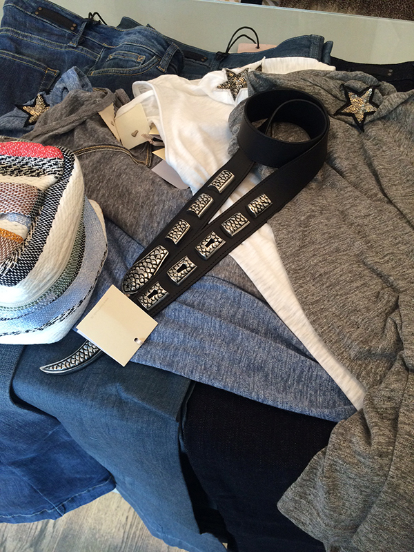 Flare jeans og T-shirt…